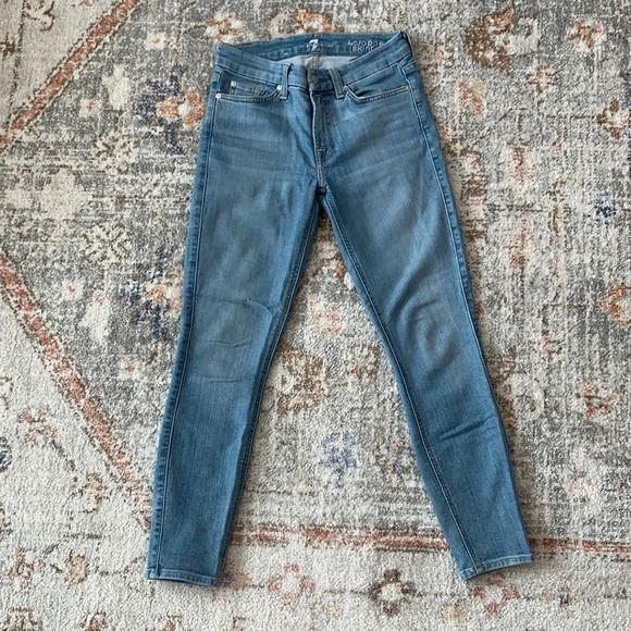 7 For All Man Kind The Skinny Crop Jeans in Light Blue Wash Size 25, Like New - Picture 2 of 6
